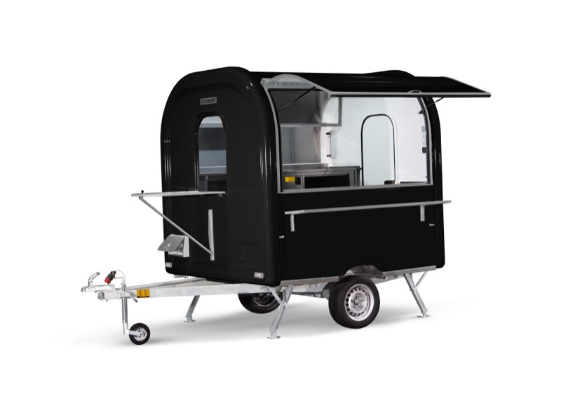 Remorque food truck Essentiel noire, auvent ouvert, prête à être louée